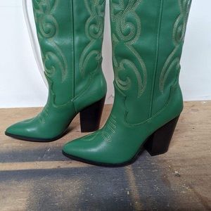 Never worn, brand new Steven Madden Lasso Leather Boots